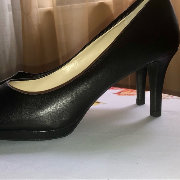 Alex Marie’s Peep Toe Leather Heels - Picture 4 of 7